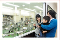 �K���X�z���ɍH������w