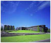 �΂Ɉ͂܂ꂽ�A�T�q�r�[���_�ސ�H��