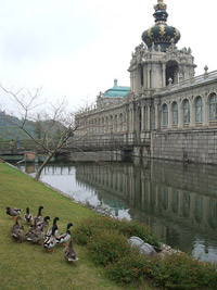 �L�c�|�[�Z�����p�[�N���ɍČ����ꂽ�c���B���K�[�{�a