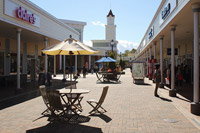 �t�@�N�g���[�V���b�v�ƃA�E�g���b�g